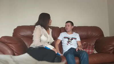 Múinteoir dothuigthe fucked mac léinn cúthail (Milf Alina Tumanova)