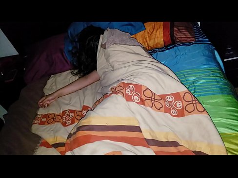 ❤️ Stepson ag bualadh lena leasmháthair óg agus í ina codladh. ️❌ Gnéas ardchaighdeáin ag ga.mouthporn.ru ️❤